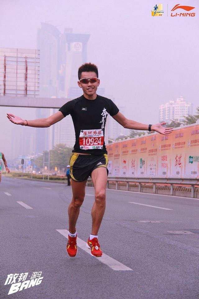 广东自媒体达人揭秘，男子22天北京至郑州长跑挑战