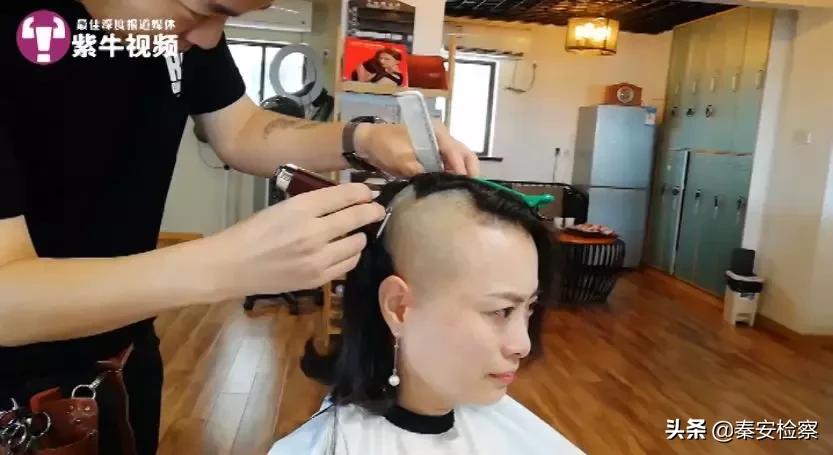 广东自媒体达人直播剃光头跳舞，为已故儿子筹款，爱与希望的传递